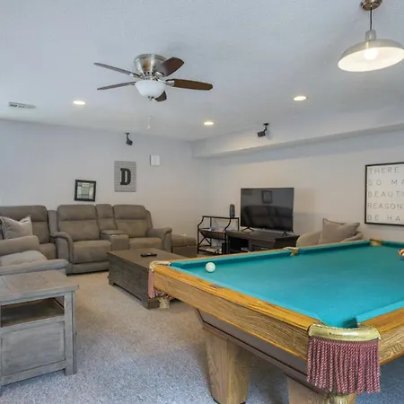 Pool Table, Pool & Spa, Forest Beach